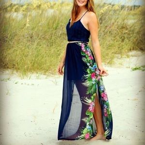 Gorgeous dress! 🌺